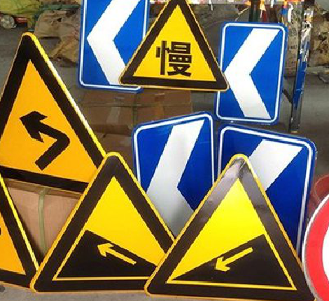 南川标识标牌中颜色的确定是很重要的。