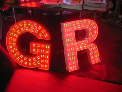 南川LED发光字常见的安装误区。