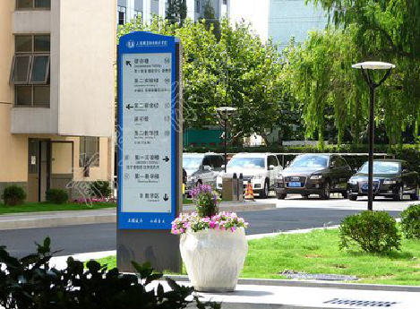 南川哪些因素影响宣传栏的制作？